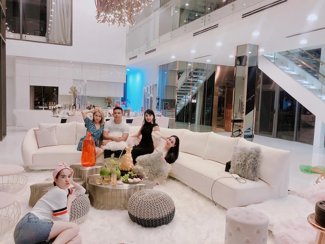 Cuộc sống hiện tại của người đẹp sở hữu biệt thự 50 tỷ, rộng 800m2 ở quận 9 sau biến cố vướng vòng lao lý - Ảnh 5.