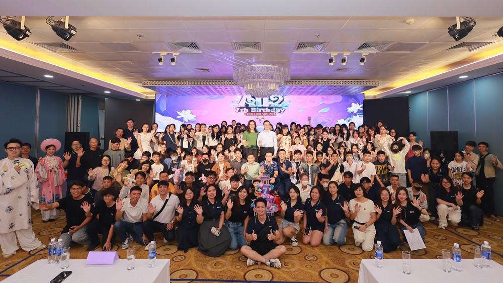  
Không khí đông vui tại bữa tiệc Offline sinh nhật.