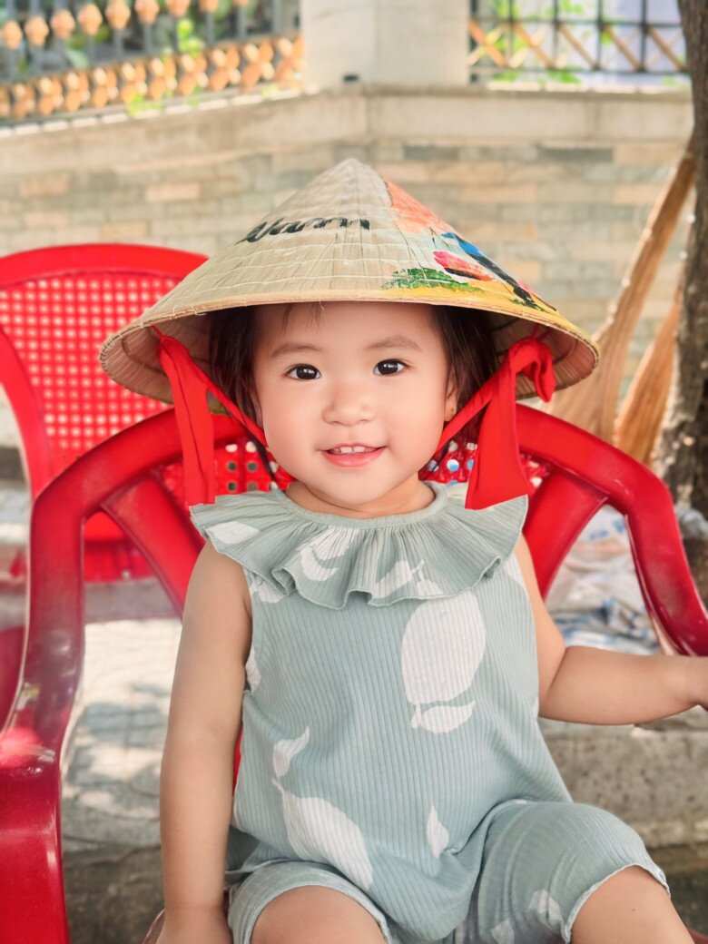 Bé Kỳ Kỳ được khán giả yêu mến bởi sự đáng yêu, lanh lợi.