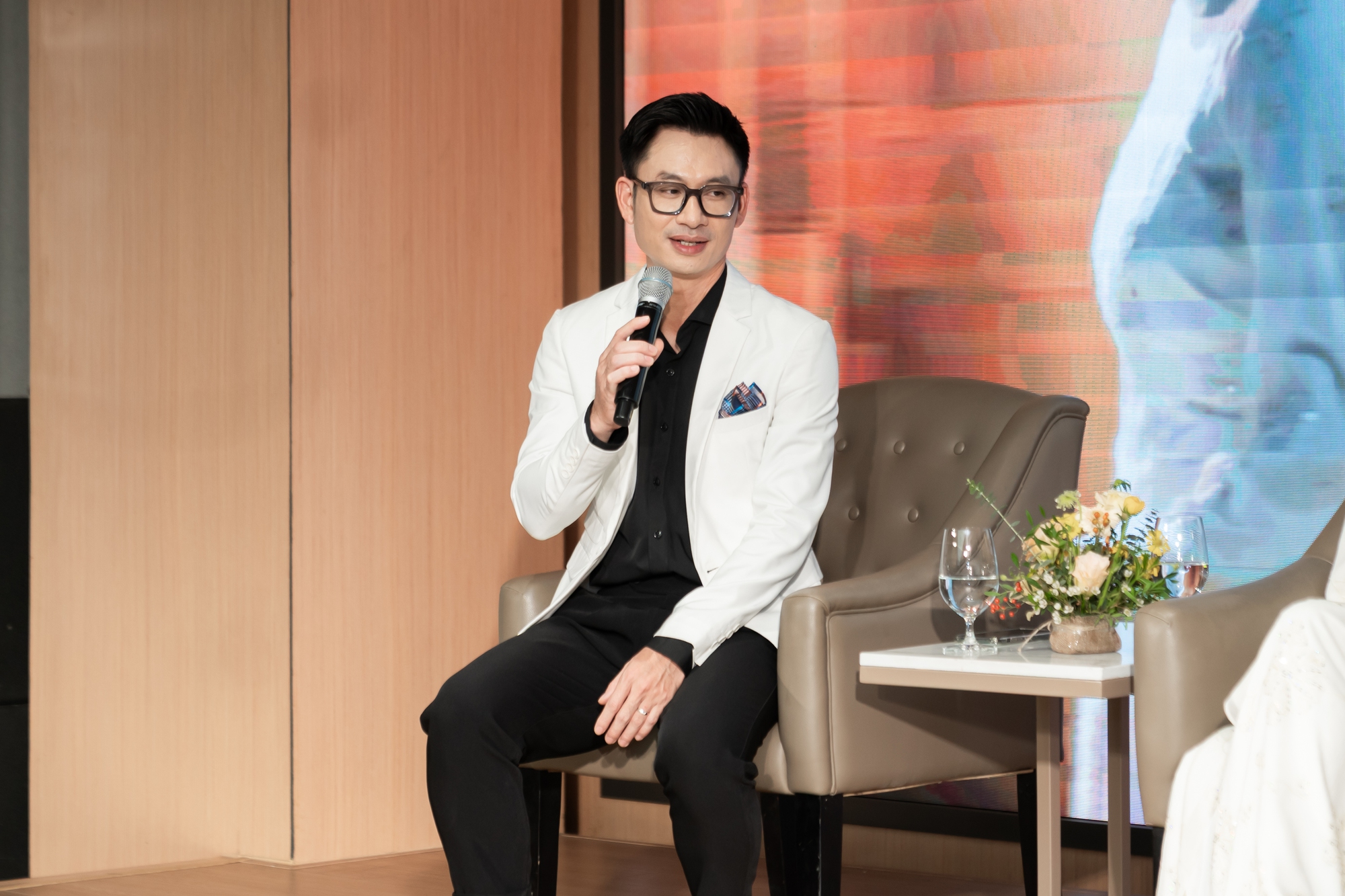 “Còn gì đẹp hơn” trở lại với bản phối đậm chất dân ca Bắc Bộ - Ảnh 2.