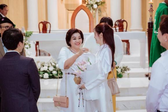 me-chong-a-hau-quynh-chau-doanh-nhan-giau-su-gia-the-het-co-4-ngoisaovn-w2000-h1334 2 Chế Nguyễn Quỳnh Châu, á hậu Quỳnh Châu, sao Việt