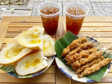 8 quán thịt xiên nướng đông nhất Hà Nội, có ngày bán hơn 3.000 xiên, khách xếp hàng cả tiếng chờ tới lượt 