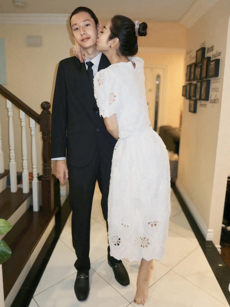 Con trai Quang Dũng chạm ngưỡng chiều cao 1m9.