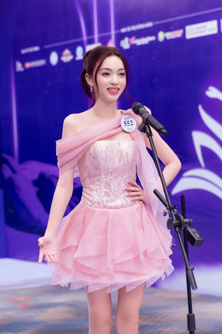 Nước da trắng như sứ của nữ sinh 2K3 là học trò của Bùi Quỳnh Hoa vừa đăng quang Hoa hậu sinh viên - 7