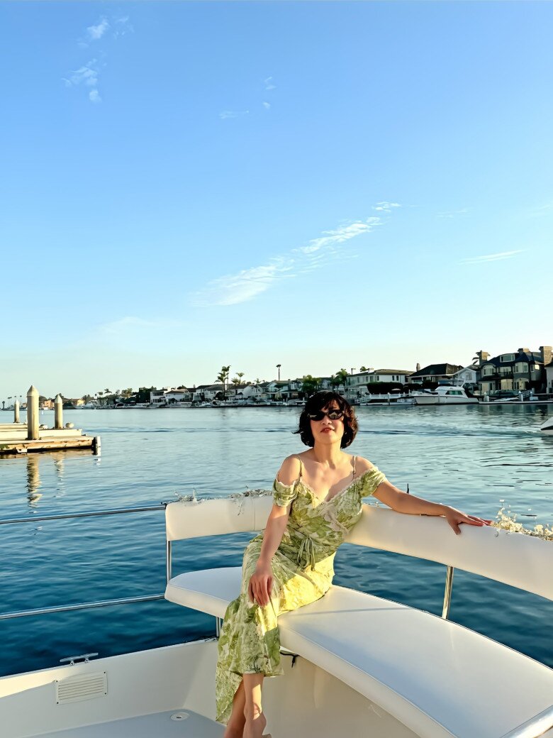 Chị được khen trẻ trung, đầy năng lượng ở tuổi ngoài 60.