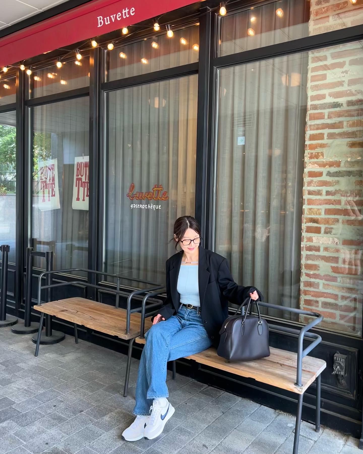 Tìm ra mẫu quần jeans hoàn hảo nhất cho phụ nữ trên 40 tuổi: Mặc lên gọn dáng, chuẩn thanh lịch - Ảnh 7. Tìm ra mẫu quần jeans hoàn hảo nhất cho phụ nữ trên 40 tuổi: Mặc lên gọn dáng, chuẩn thanh lịch - Ảnh 7.