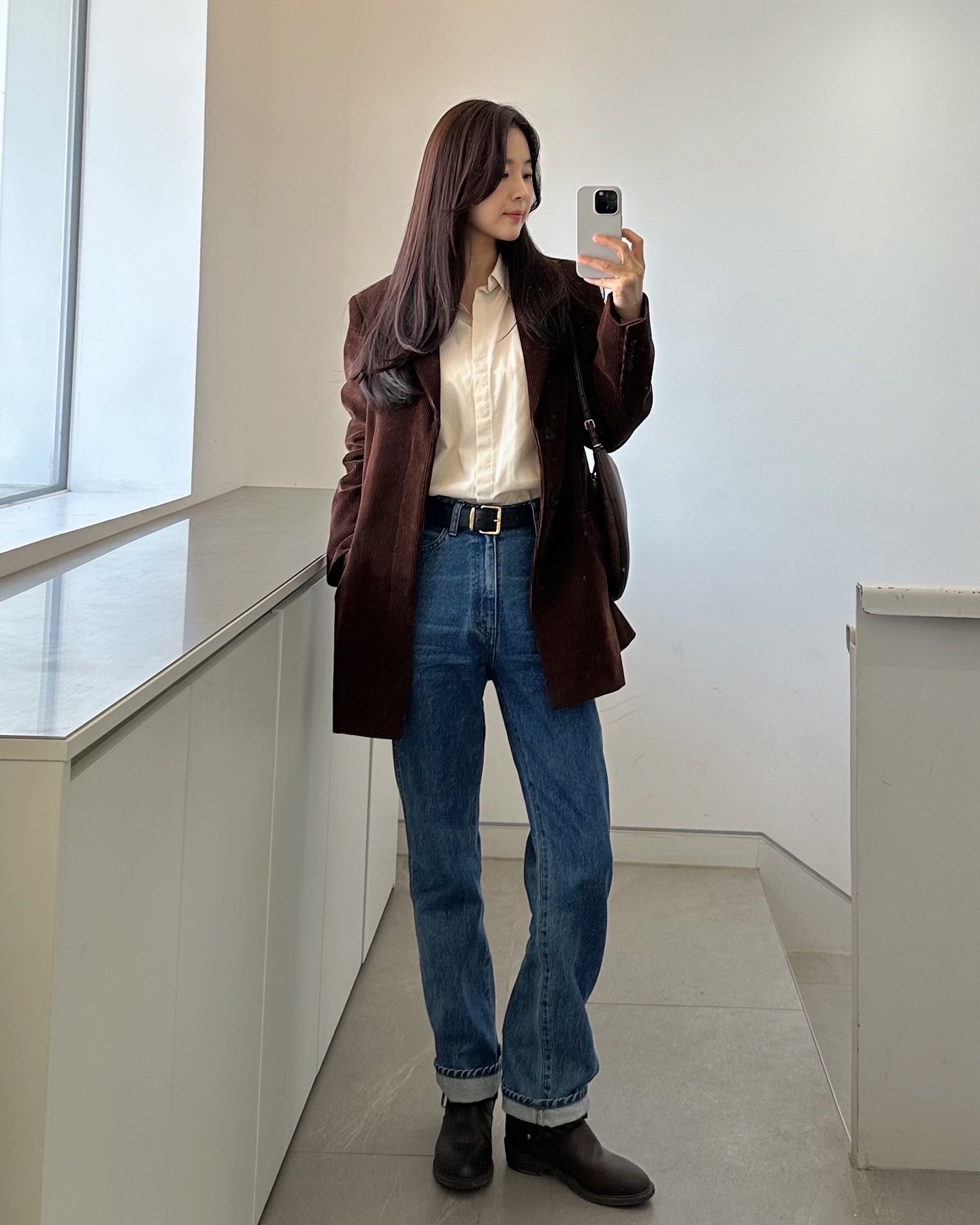 Tìm ra mẫu quần jeans hoàn hảo nhất cho phụ nữ trên 40 tuổi: Mặc lên gọn dáng, chuẩn thanh lịch - Ảnh 6. Tìm ra mẫu quần jeans hoàn hảo nhất cho phụ nữ trên 40 tuổi: Mặc lên gọn dáng, chuẩn thanh lịch - Ảnh 6.