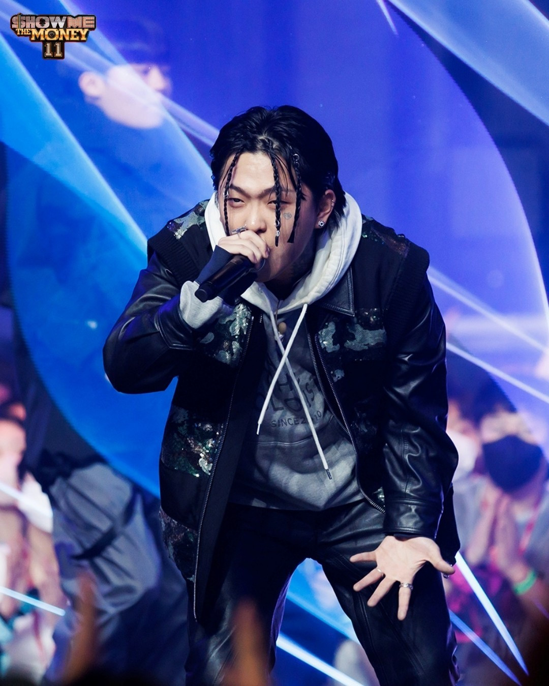 Lệnh cấm sóng ca sĩ dung tục, lệch chuẩn - Ảnh 3.