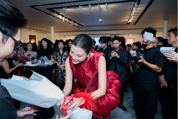 Siêu mẫu đời đầu Việt Nam hội ngộ dàn sao “khủng” - Ảnh 2.