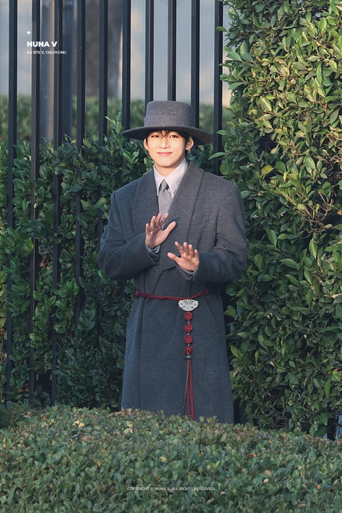 Tiêu chuẩn sắc đẹp của dân Hàn khiến V (BTS) 