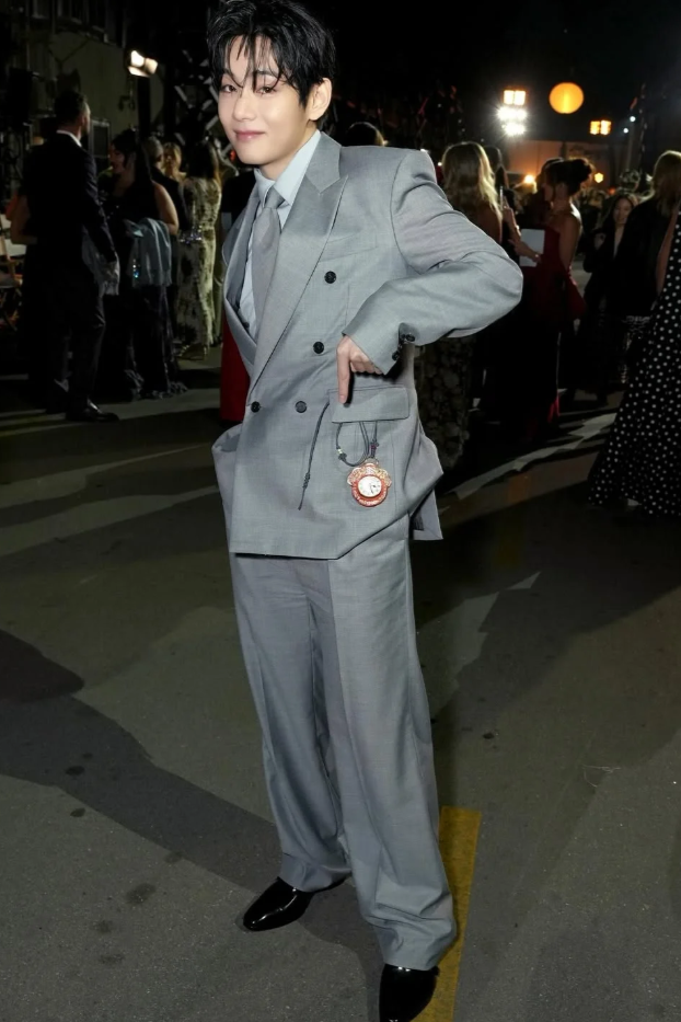 Tiêu chuẩn sắc đẹp của dân Hàn khiến V (BTS) 