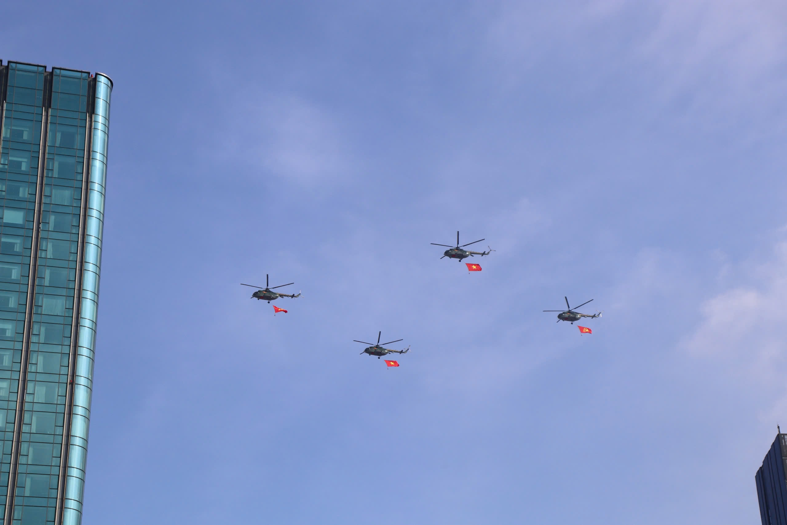 Những địa điểm xem diễu binh, pháo hoa và trình diễn máy bay “không có chỗ chê” dịp 30-4- Ảnh 7.