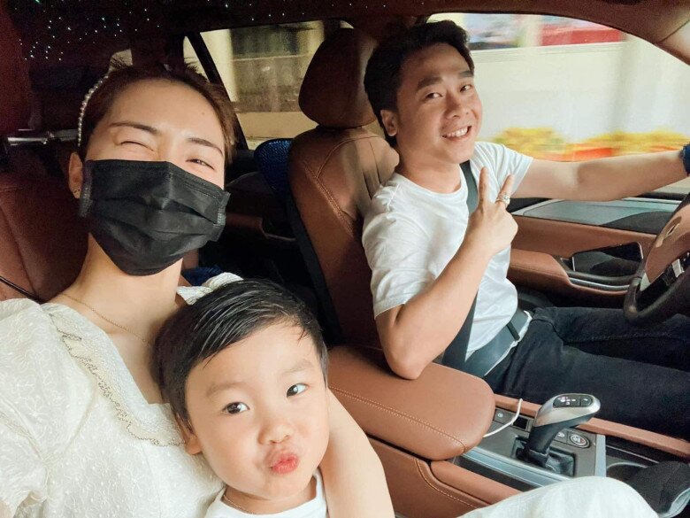 Sau khi chia tay, cặp đôi vẫn giữ mối quan hệ tốt để chăm sóc con trai.