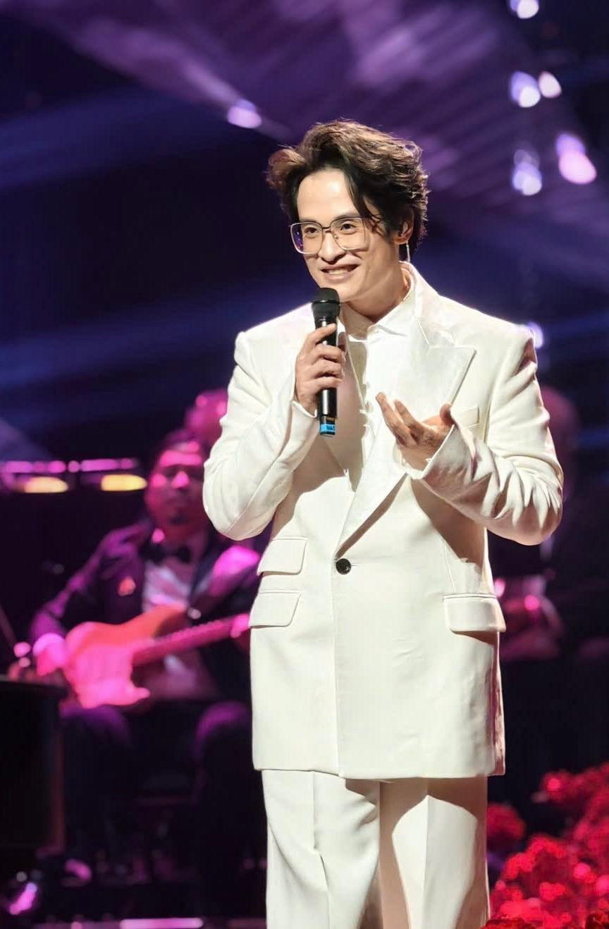 Đằng sau bộ trang phục gây tranh luận của Hà Anh Tuấn - Ảnh 3.