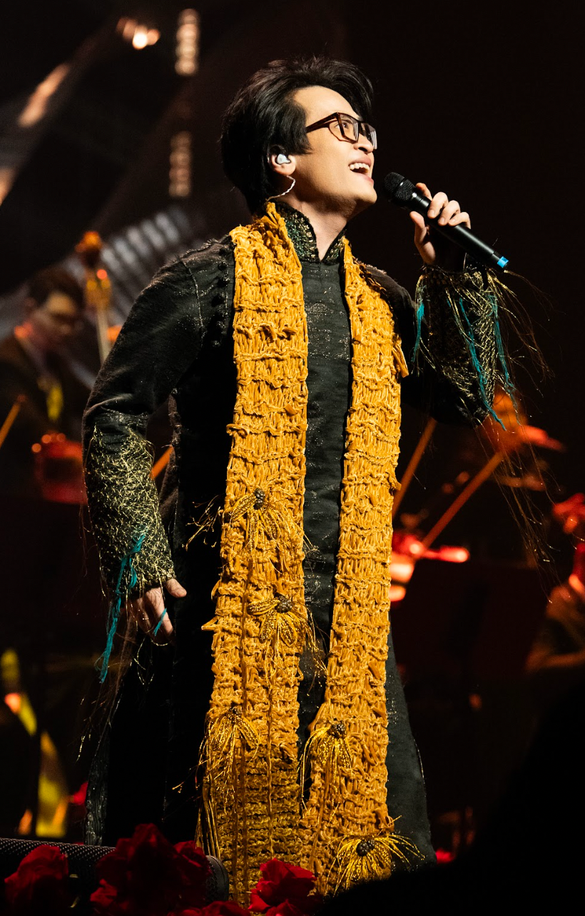 Đằng sau bộ trang phục gây tranh luận của Hà Anh Tuấn - Ảnh 5.