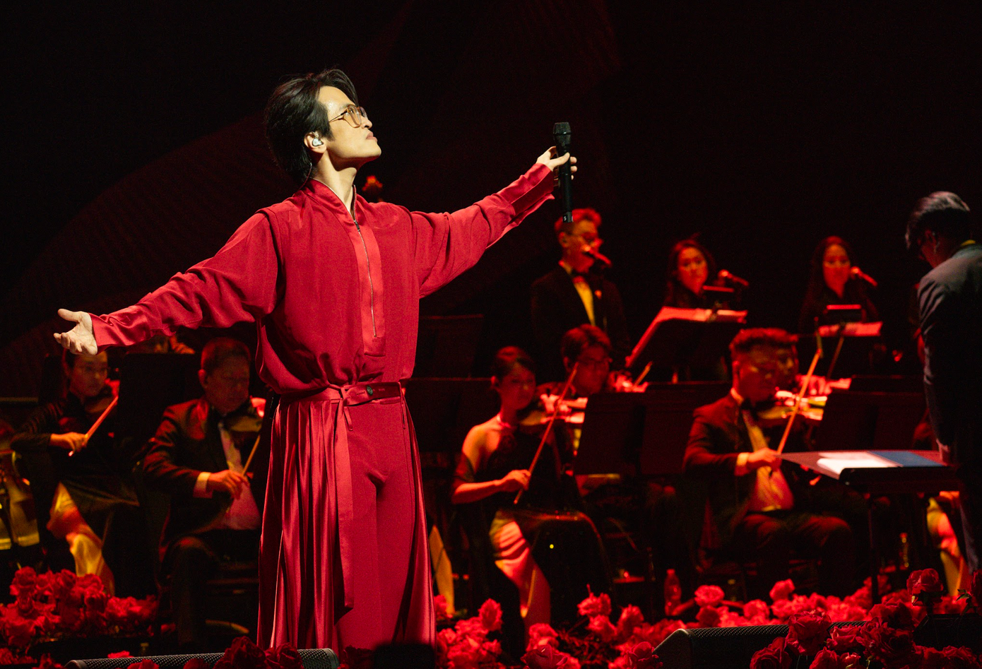 Đằng sau bộ trang phục gây tranh luận của Hà Anh Tuấn - Ảnh 7.