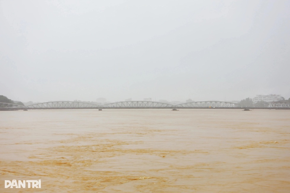 Chủ tịch TP Huế: Trận lũ đặc biệt và hiếm gặp trong hàng chục năm qua - 2