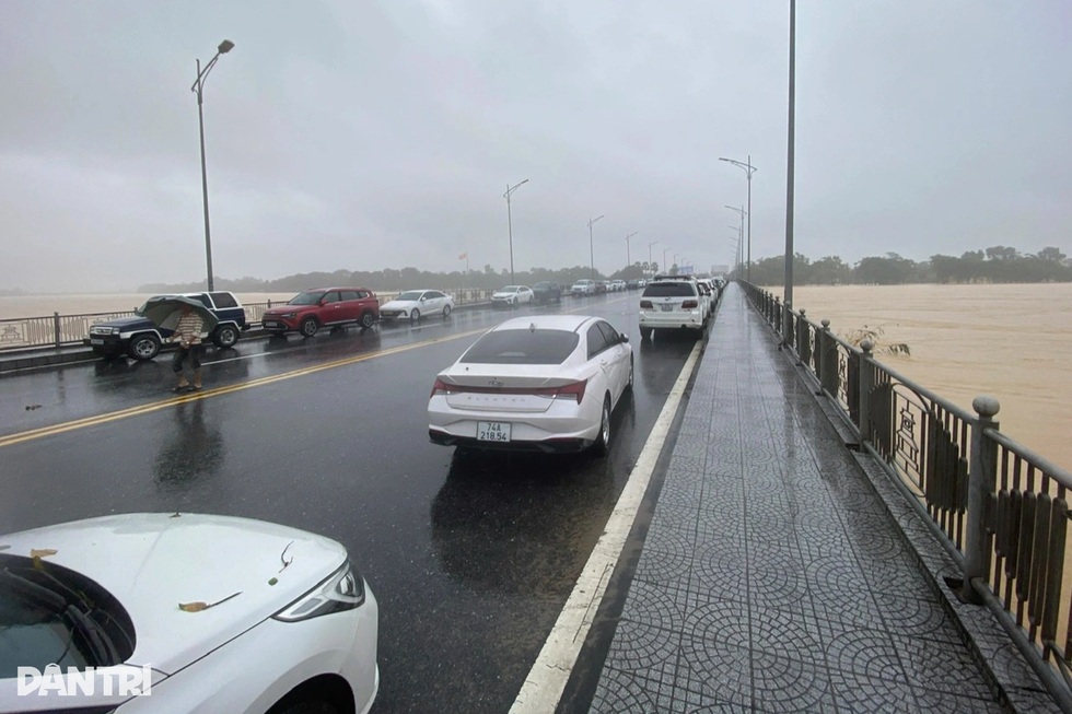 Chủ tịch TP Huế: Trận lũ đặc biệt và hiếm gặp trong hàng chục năm qua - 4