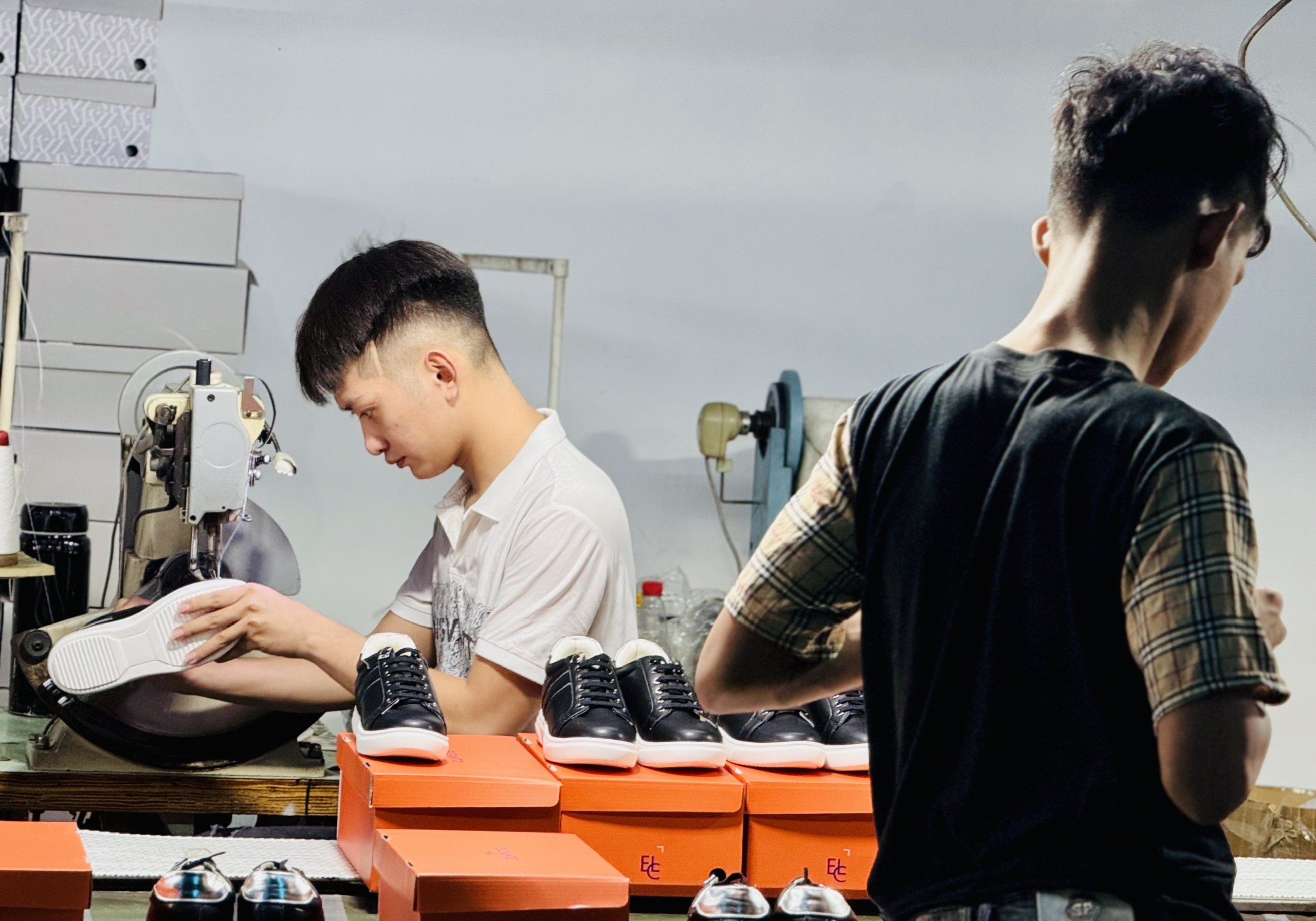 Doanh nghiệp TP HCM “đỏ mắt” tìm lao động phổ thông 4 Doanh nghiệp TP HCM “đỏ mắt” tìm lao động phổ thông - Ảnh 4.