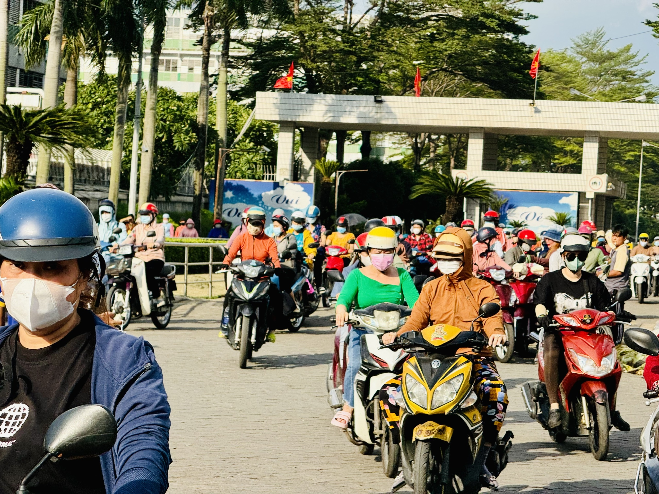 Doanh nghiệp TP HCM “đỏ mắt” tìm lao động phổ thông 5 Doanh nghiệp TP HCM “đỏ mắt” tìm lao động phổ thông - Ảnh 5.