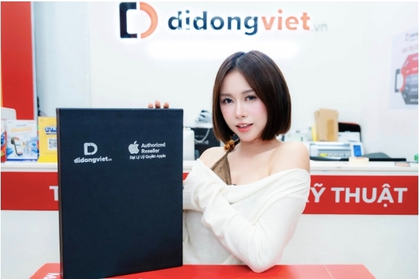  
Vừa tậu iPhone mới, Việt Phương Thoa đã có ngay clip triệu view. - Tin sao Viet - Tin tuc sao Viet - Scandal sao Viet - Tin tuc cua Sao - Tin cua Sao