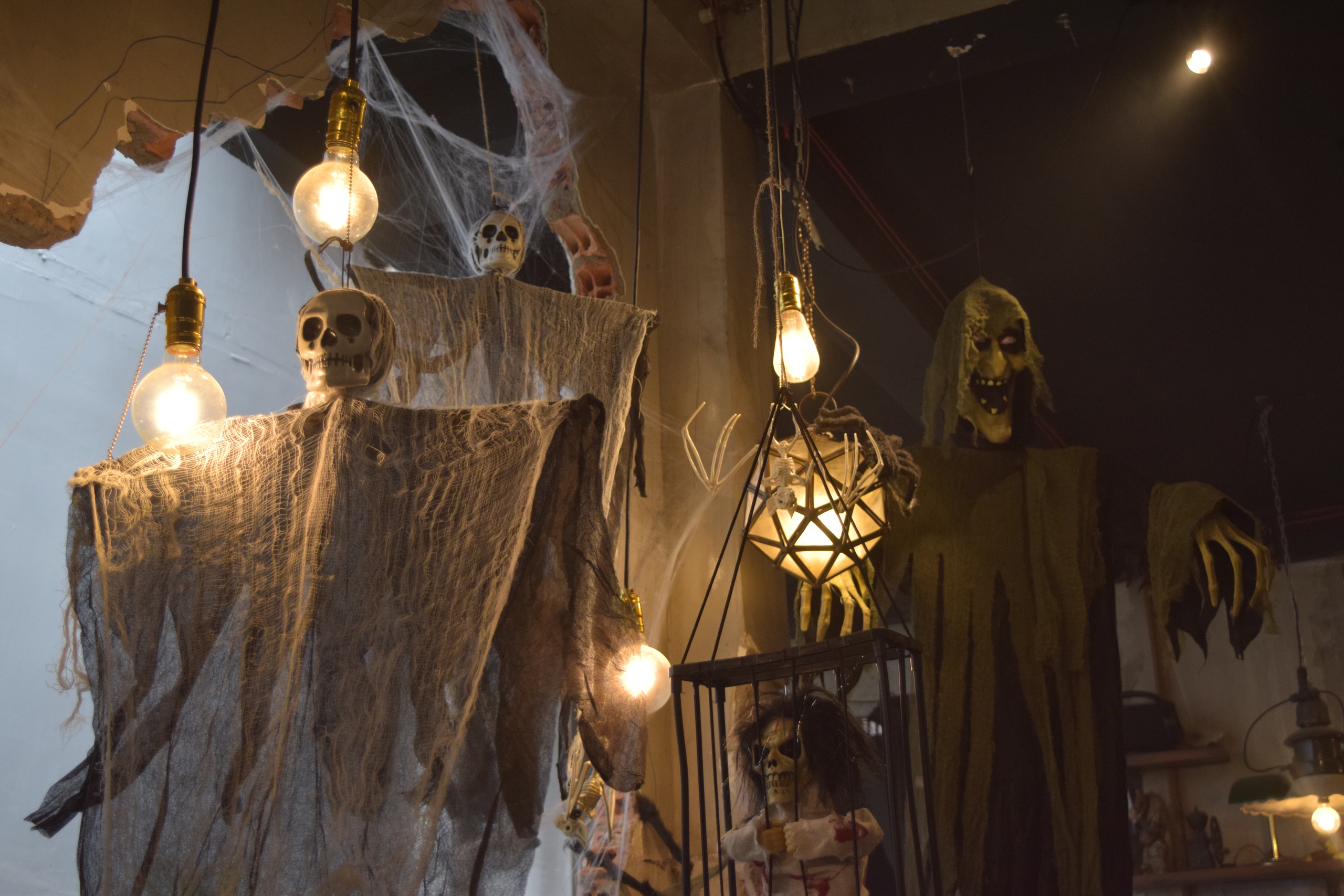 Ấn tượng màu sắc lễ hội Halloween giữa mùa mưa  - Ảnh 9.