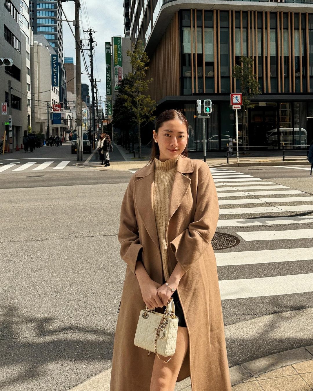 Lộ ảnh nghi Lương Thuỳ Linh bí mật hẹn hò bạn trai gia thế khủng- Ảnh 2.