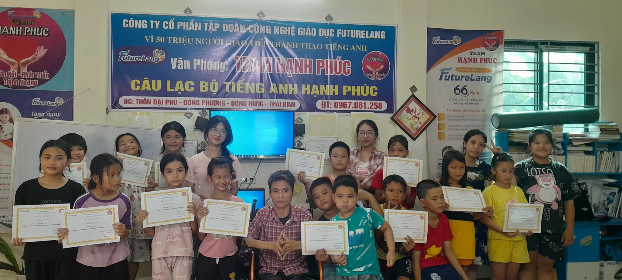 Lớp học Hạnh phúc của thầy giáo xe lăn - Ảnh 2.