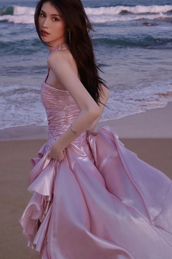 Người đẹp sinh năm 1989 nhưng vẫn giữ được phong độ vừa trẻ trung, vừa khỏe khoắn.