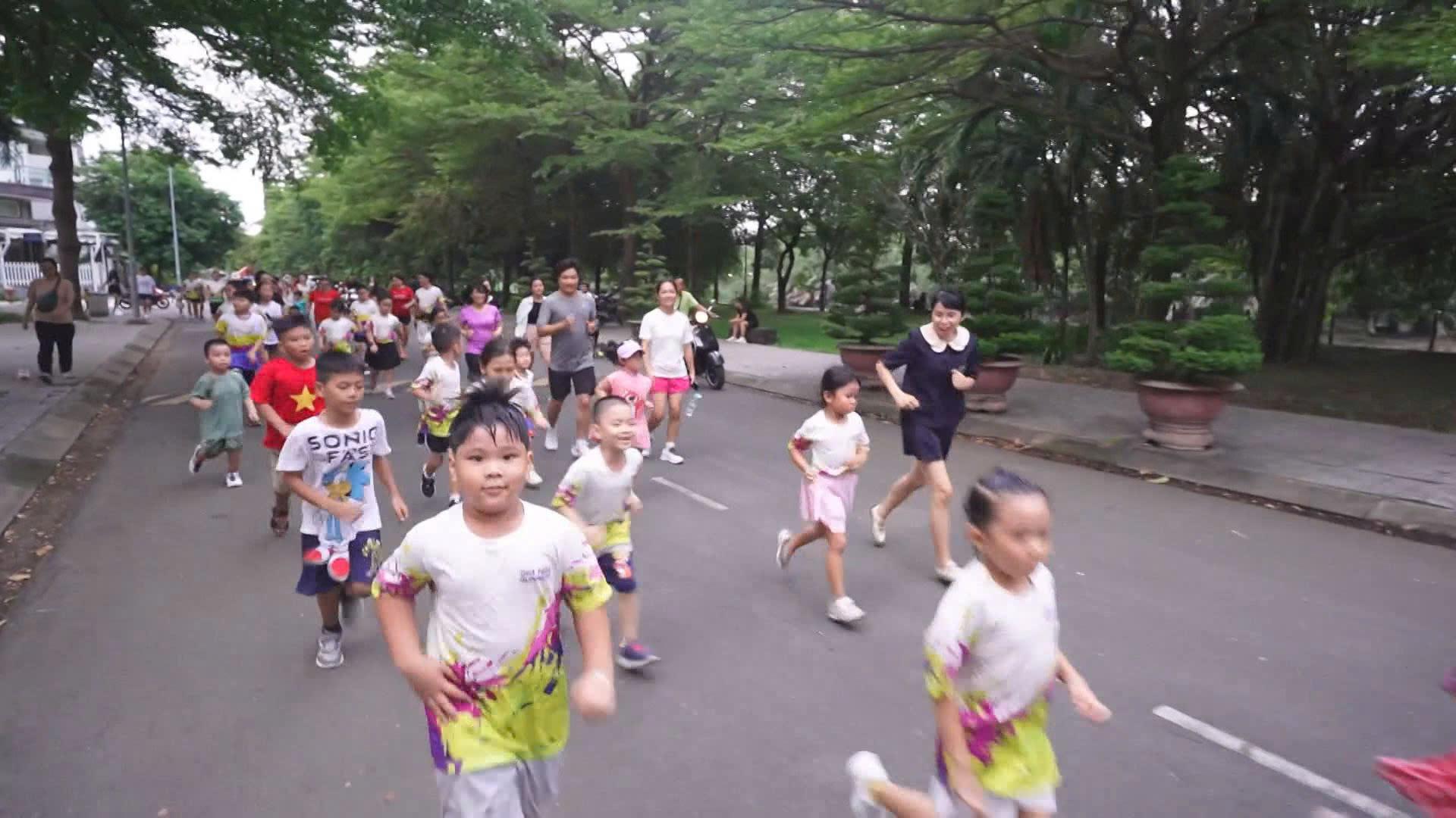 Còn 2 tuần để trở thành 'Sứ giả của yêu thương' - Ảnh 2.