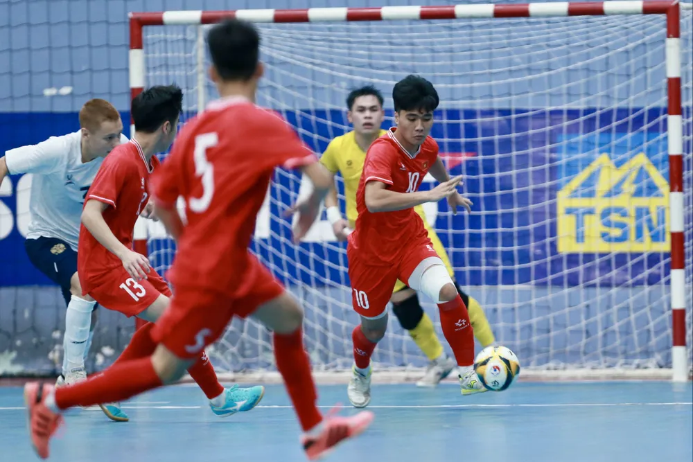 Các tuyển thủ trẻ Futsal Việt Nam sẽ tham dự giải Đông Nam Á tại Thái Lan vào đầu tháng 11. Ảnh: CCT. vff-chinh-thuc-gui-van-ban-cho-aff-yeu-cau-lam-ro-su-co-hien-thi-sai-quoc-ky (1).jpg