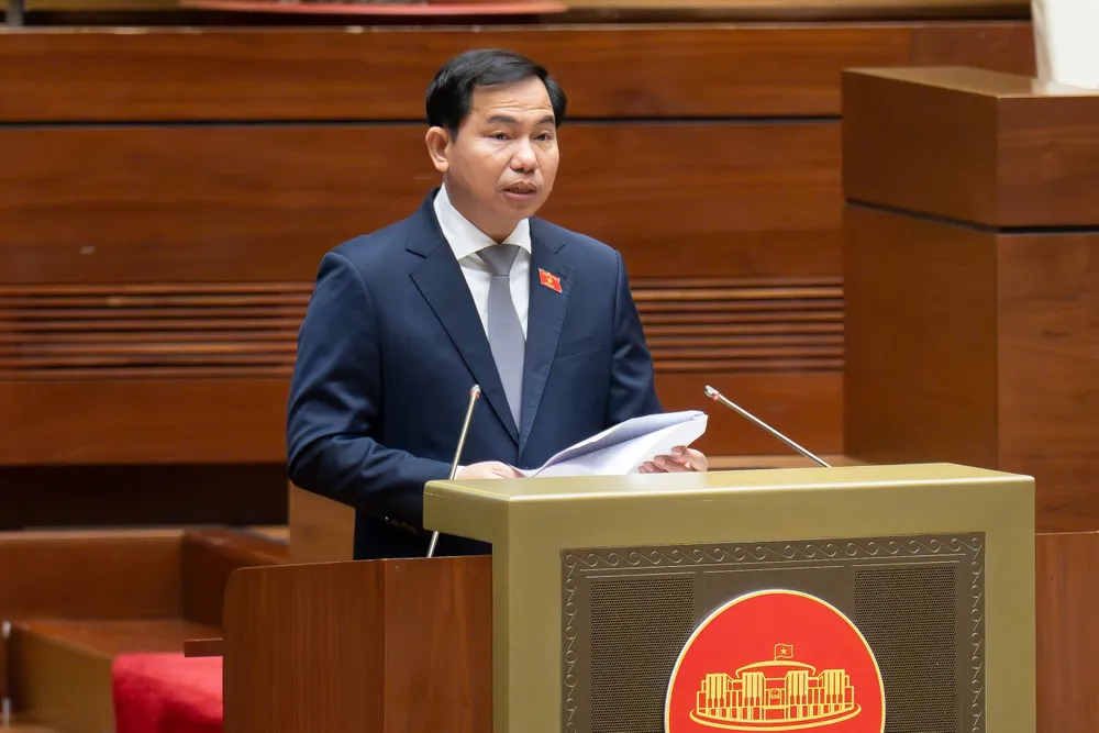 Tổng Thư ký Quốc hội Lê Quang Mạnh trình bày báo cáo giám sát. Ảnh: QH le-quang-manh.jpg