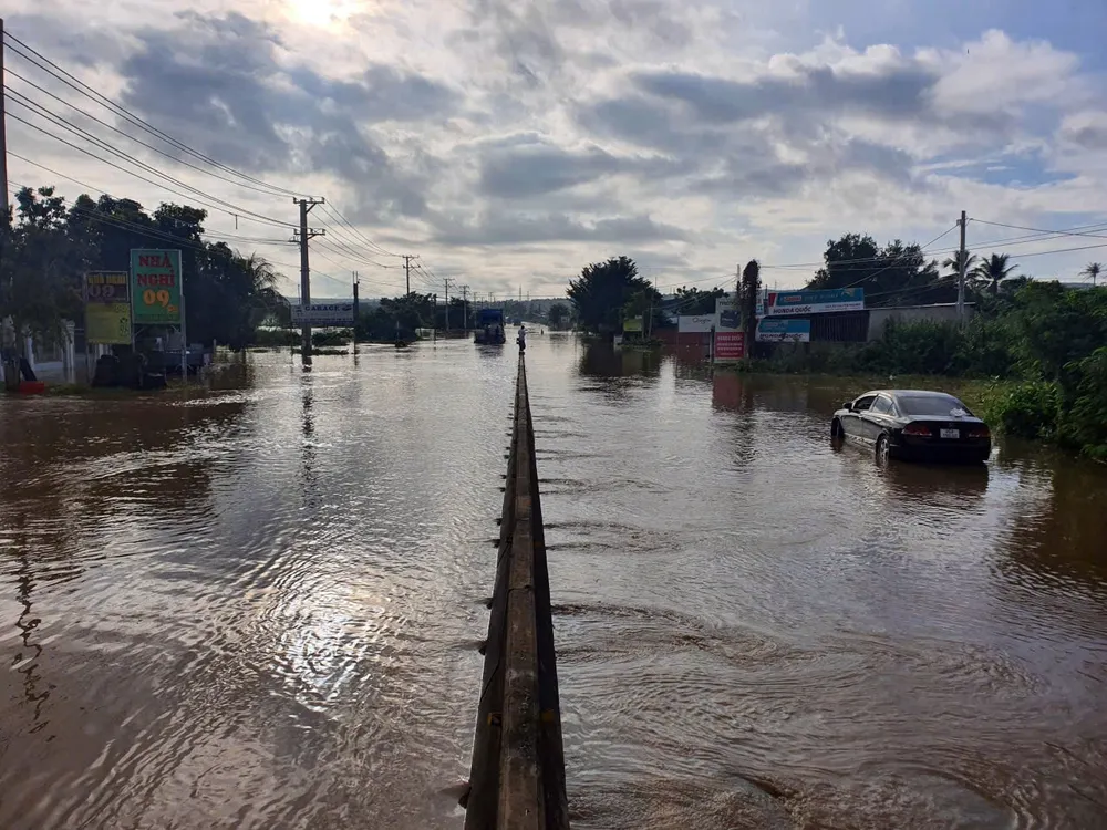 Quốc lộ 1 đoạn qua Sông Lũy, Lâm Đồng bị ngập. Quoc-lo-28B (4).jpg