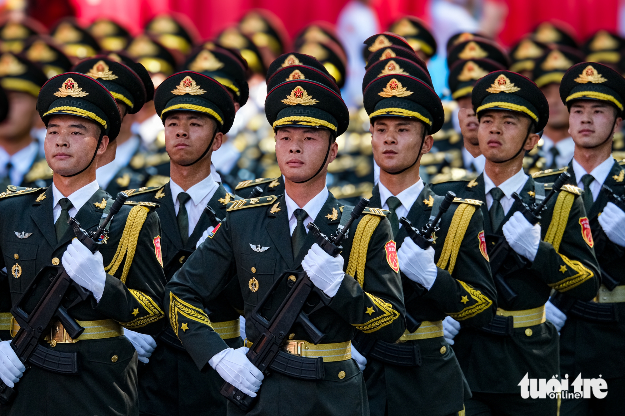 Khối diễu binh Trung Quốc hát vang 'Việt Nam, Hồ Chí Minh' trên đường TP.HCM - Ảnh 2.