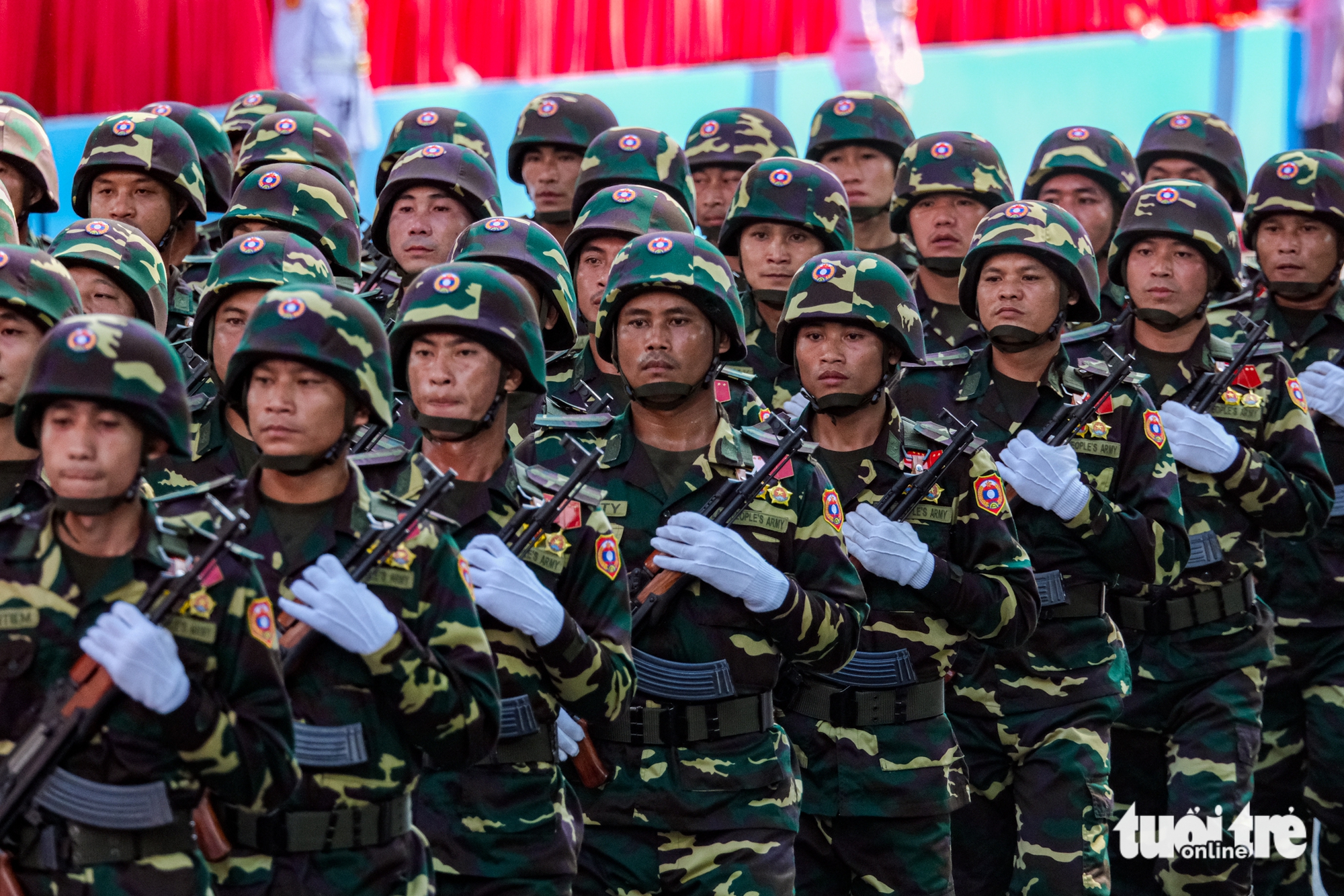 Khối diễu binh Trung Quốc hát vang 'Việt Nam, Hồ Chí Minh' trên đường TP.HCM - Ảnh 4.