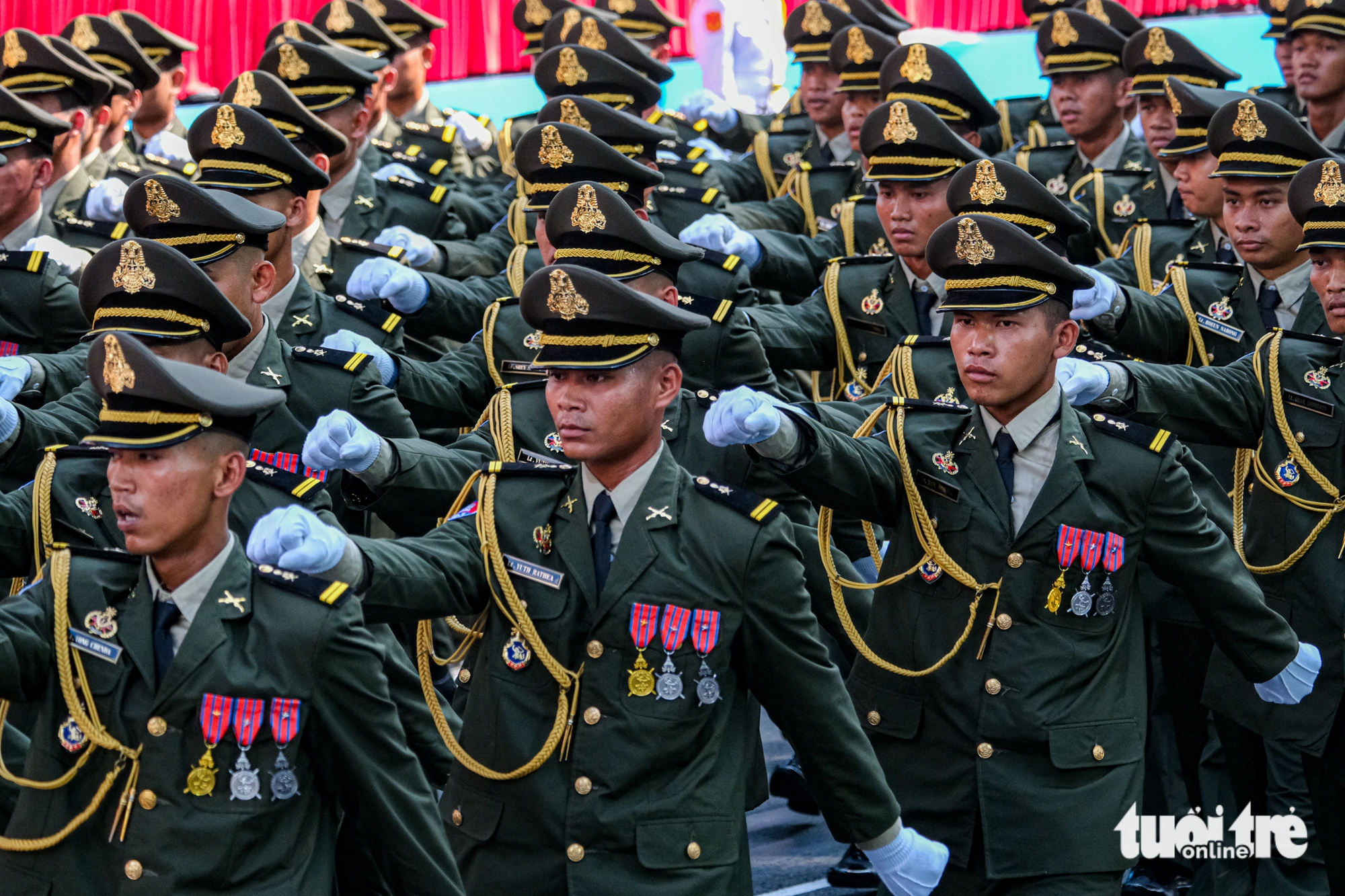 Khối diễu binh Trung Quốc hát vang 'Việt Nam, Hồ Chí Minh' trên đường TP.HCM - Ảnh 6.