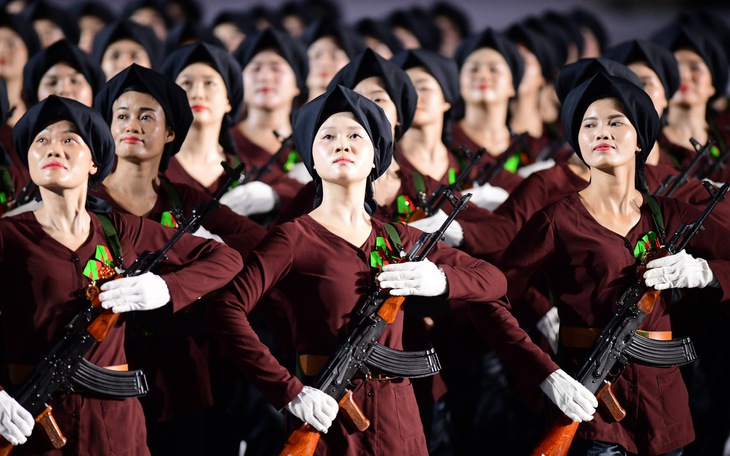 Nữ hạ sĩ quan diễu binh "đẹp như hoa hậu" muốn phục vụ lâu dài trong quân đội - Ảnh 8.