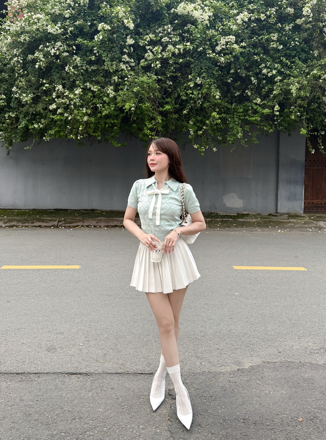 Từ đường phố đến sân pickleball, chân váy tennis khẳng định vị thế  - Ảnh 6.