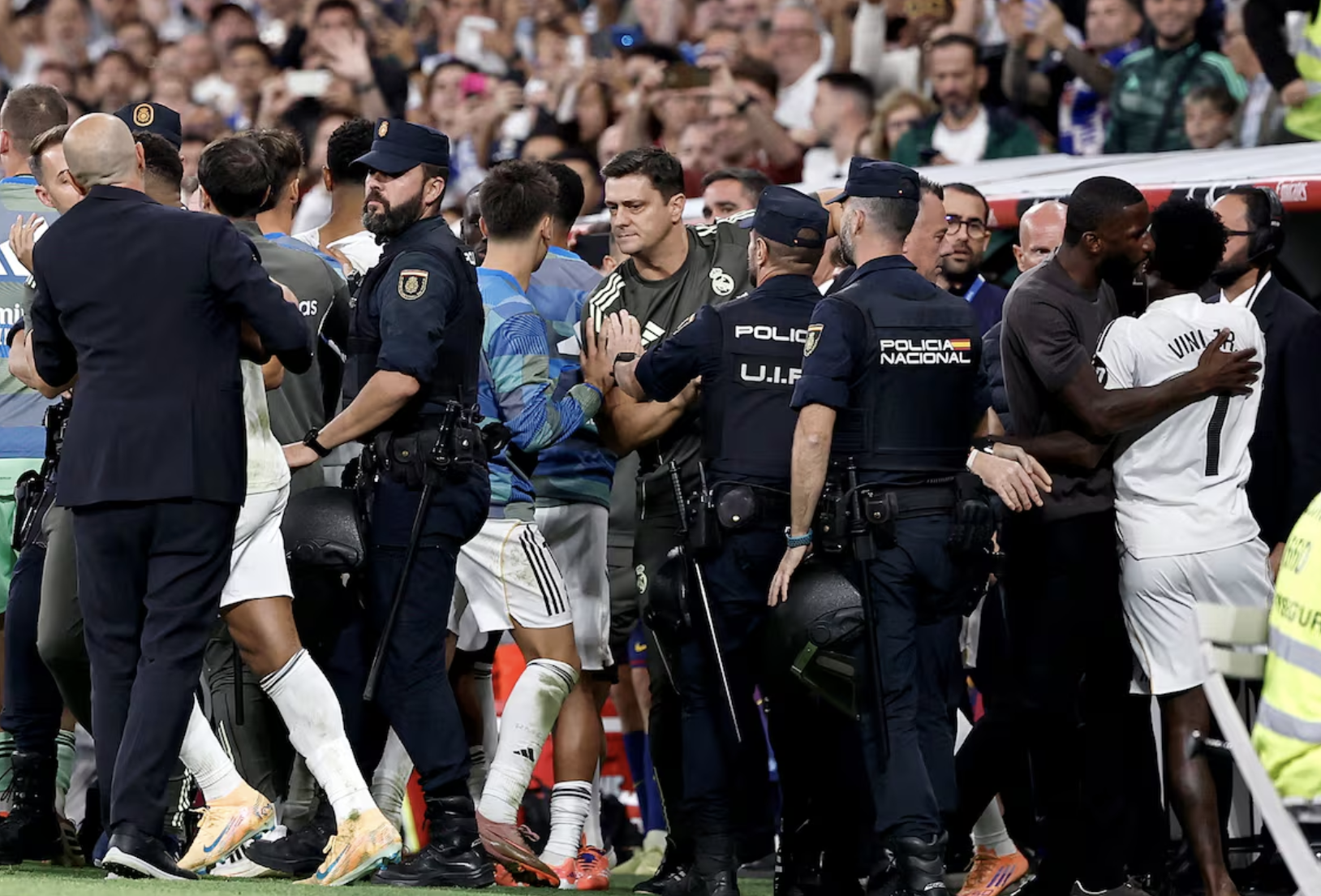 Hỗn loạn sau trận 