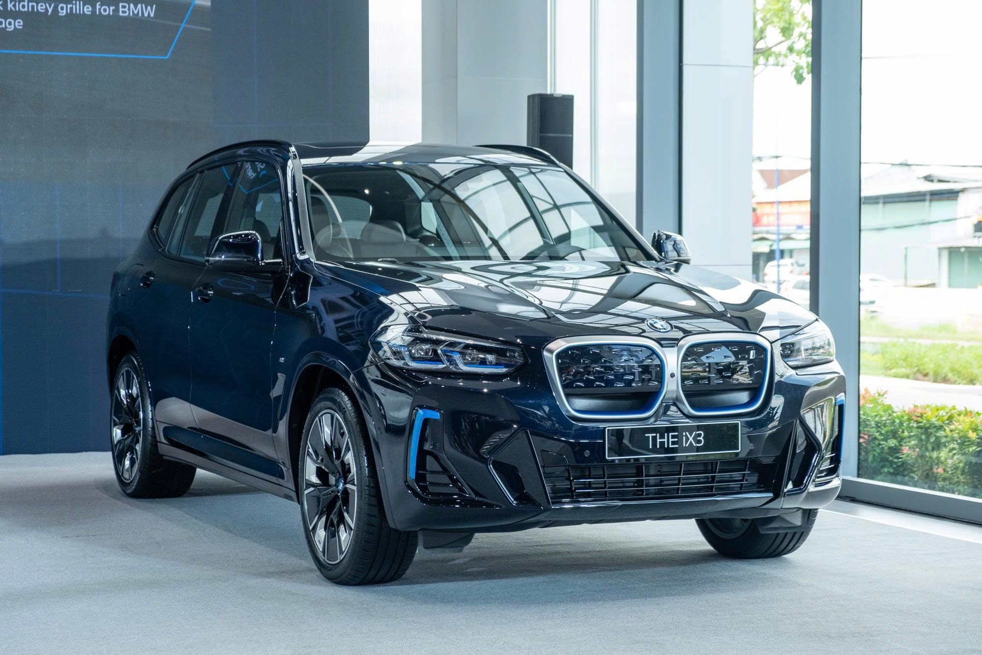 Tin tức giá xe: BMW iX3 giảm giá kỷ lục hơn 1 tỉ đồng - Ảnh 2.