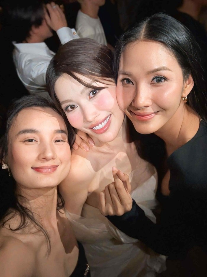 2 đám cưới trong Vbiz là cầu nối giúp hội chị em gương vỡ lại lành