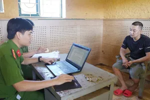 Mua giấy tờ xe giả trên mạng đi lừa đảo tiệm cầm đồ 