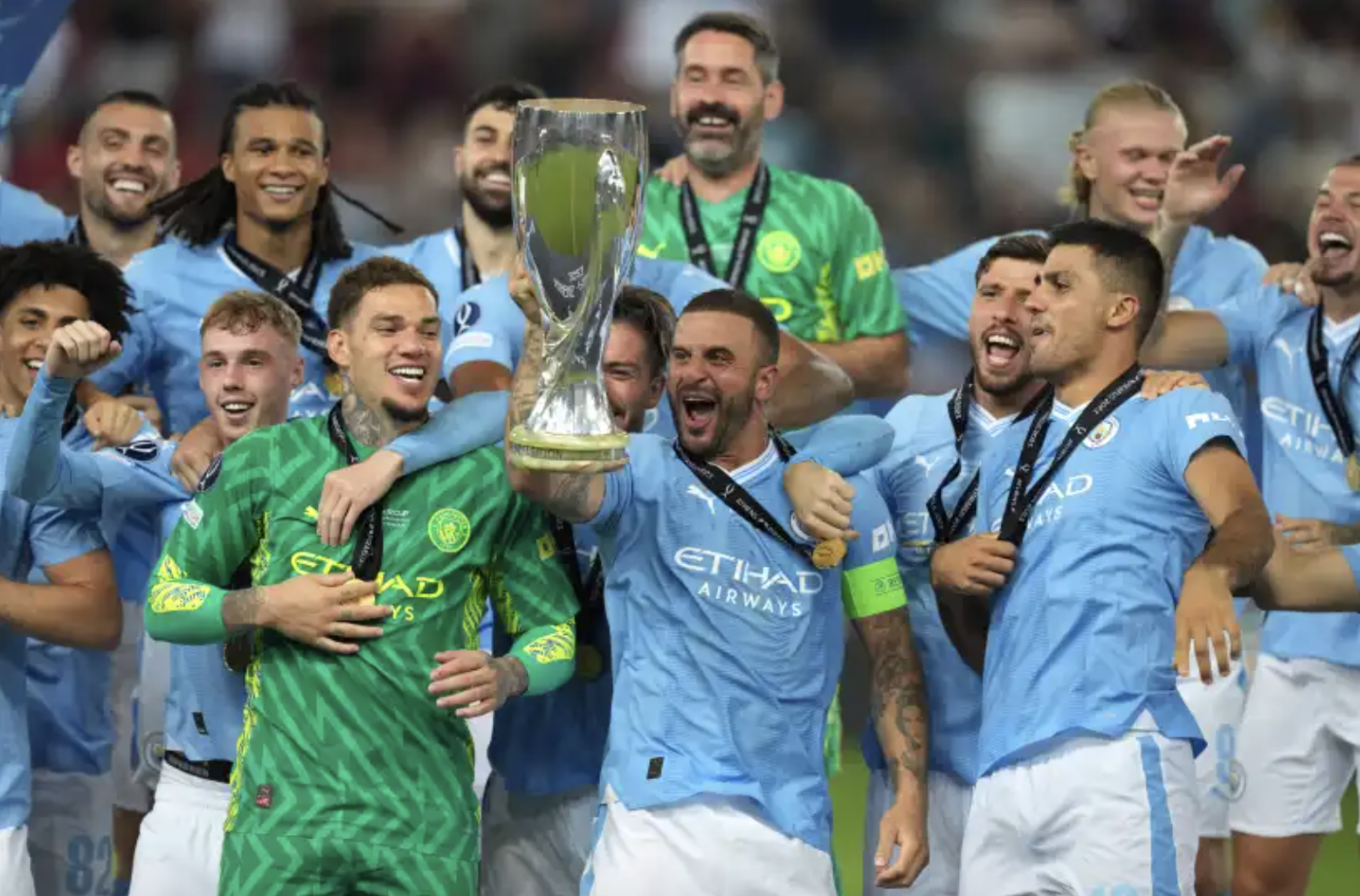 1761690003 924 Thu mon viec nhe luong cao Scott Carson giai nghe