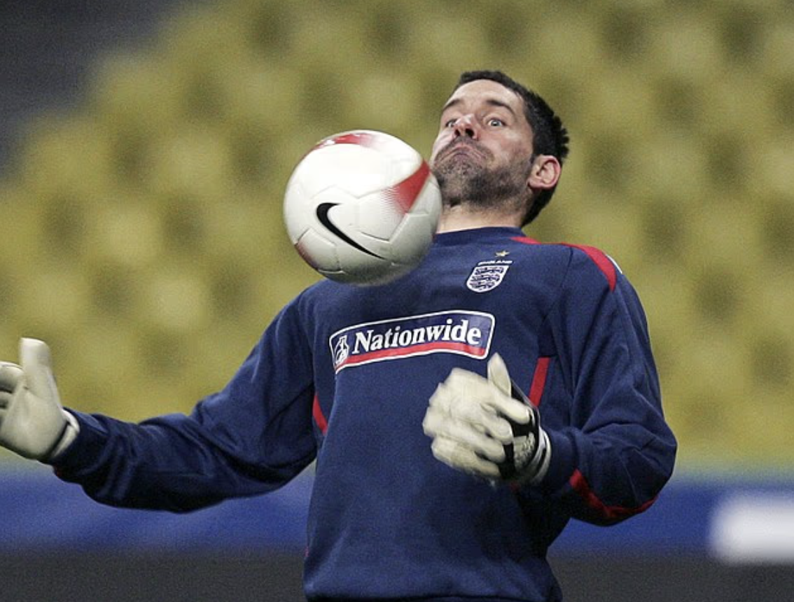 1761690004 918 Thu mon viec nhe luong cao Scott Carson giai nghe