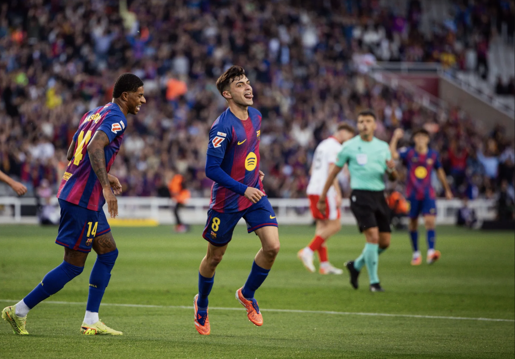 Champions League: Barcelona dễ thở, Man City đối mặt thử thách - Ảnh 2.