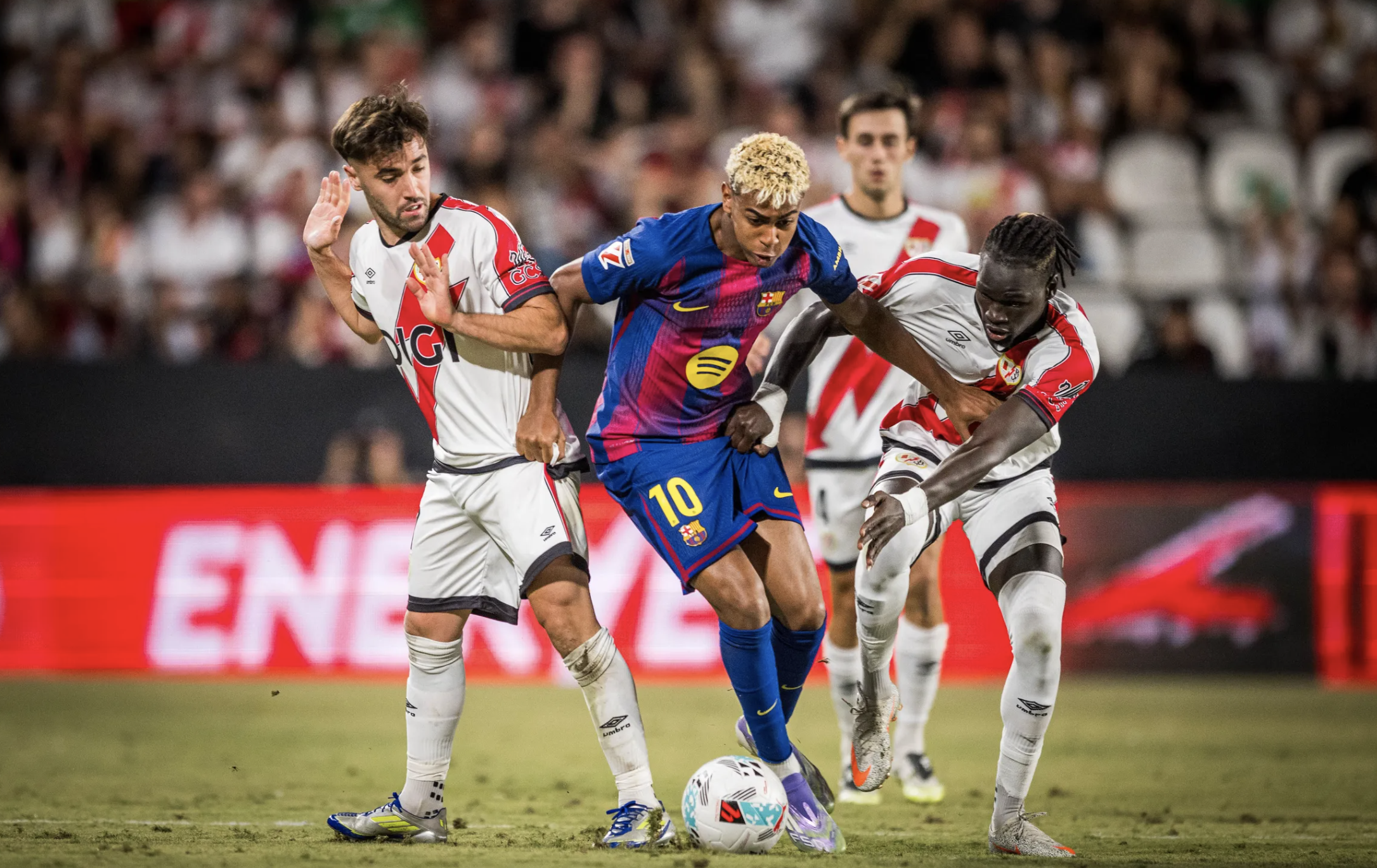 Champions League: Barcelona dễ thở, Man City đối mặt thử thách - Ảnh 3.