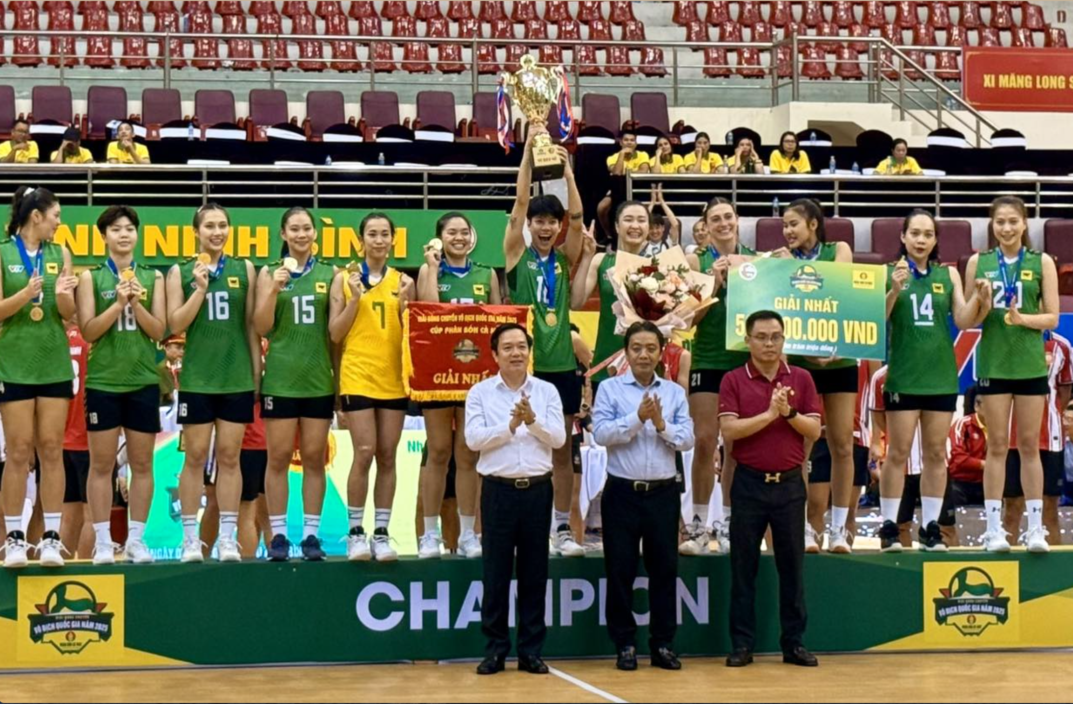 Thắng chủ nhà LPBank Ninh Bình, VTV Bình Điền Long An vô địch bóng chuyền nữ quốc gia  - Ảnh 6.