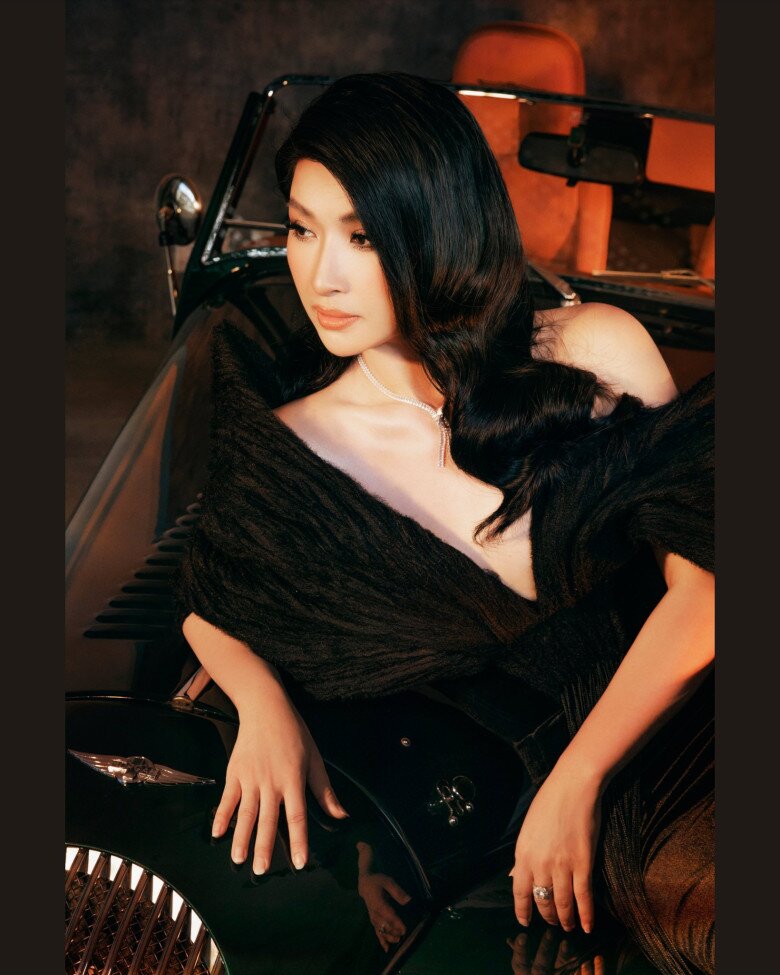 Nữ ca sĩ bị nói sinh 3 con với 3 người đàn ông khác nhau, xin giữ cho em bé thứ 3 sự bình an 3 Cô bị nói “Sao mà có 3 người con với 3 người đàn ông khác nhau?”