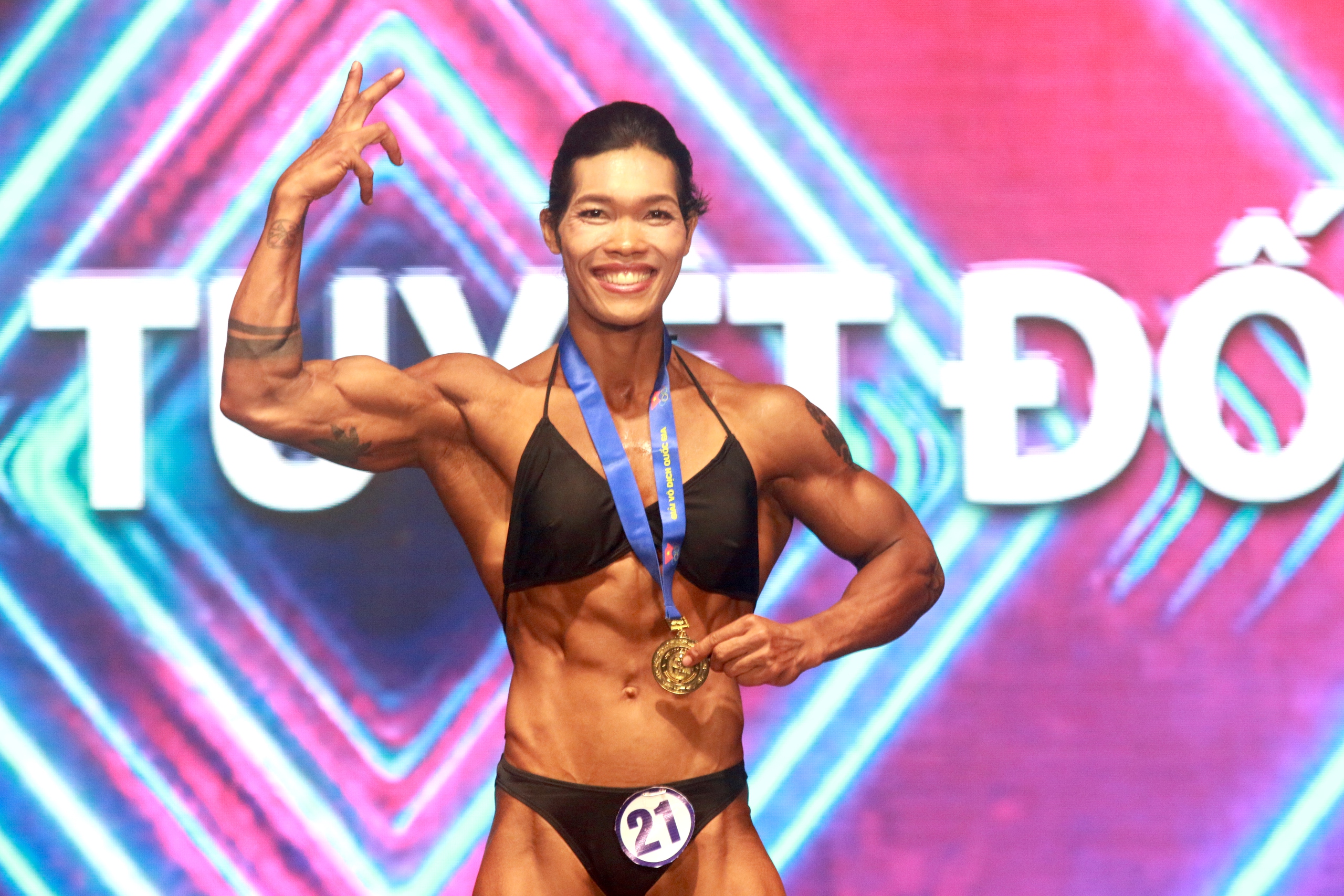 Cô gái Êđê H'Nở Kbuôr và danh hiệu nữ lực sĩ thể hình đẹp nhất nước - Ảnh 3.