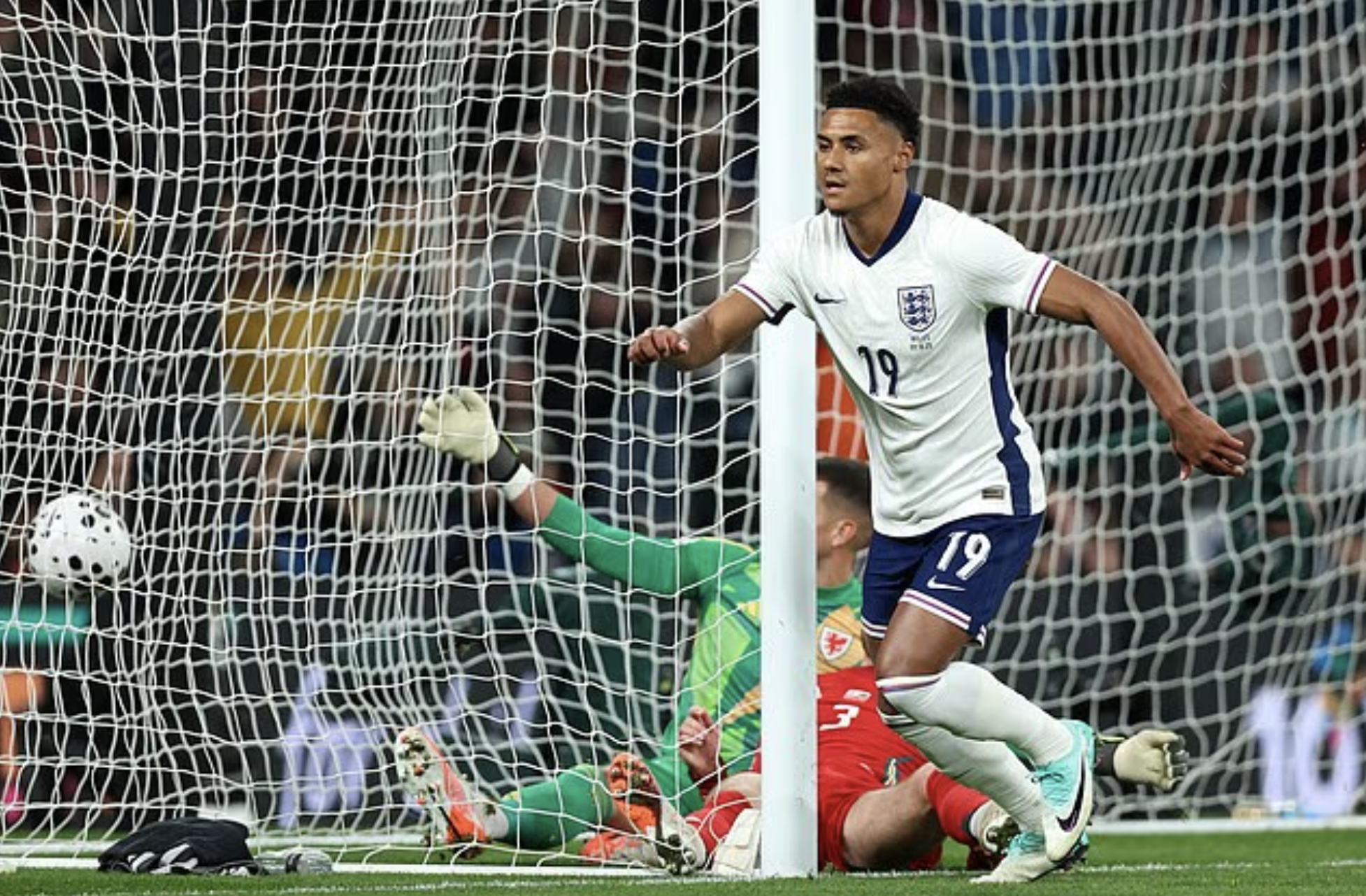 Thắng áp đảo Xứ Wales, tuyển Anh tăng tốc trước vòng loại World Cup - Ảnh 4.